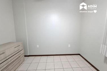 Apartamento para alugar - 193m&sup2; - Meia Praia