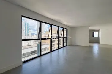 Apartamento &agrave; venda - 207m&sup2; - Meia Praia