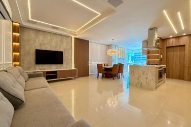 Apartamento &agrave; venda - 135m&sup2; - Meia Praia