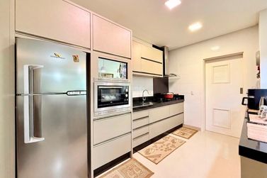 Apartamento &agrave; venda - 135m&sup2; - Meia Praia