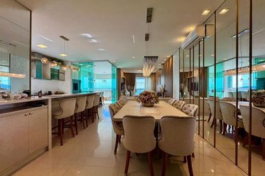 Apartamento &agrave; venda - 240m&sup2; - Meia Praia