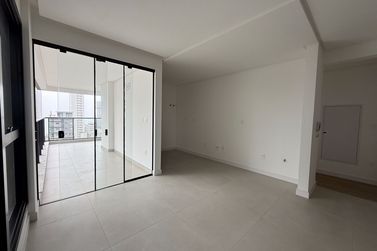 Apartamento &agrave; venda - 136m&sup2; - Meia Praia
