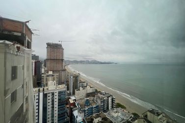 Apartamento &agrave; venda - 180m&sup2; - Meia Praia