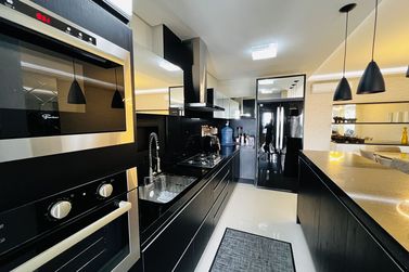 Apartamento &agrave; venda - 117m&sup2; - Meia Praia