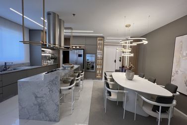 Apartamento &agrave; venda - 206m&sup2; - Meia Praia