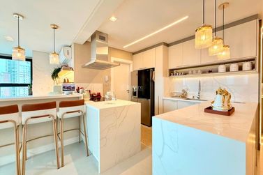 Apartamento &agrave; venda - 182m&sup2; - Meia Praia