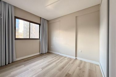 Apartamento &agrave; venda - 114m&sup2; - Meia Praia