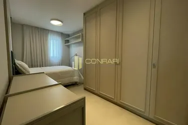 Apartamento &agrave; venda - 136m&sup2; - Meia praia