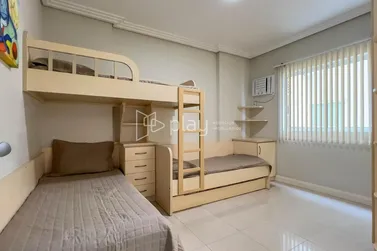 Apartamento &agrave; venda - 180m&sup2; - Centro