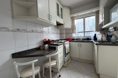 Apartamento &agrave; venda - 85m&sup2; - Centro