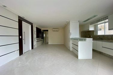 Apartamento para alugar - 120m&sup2; - Centro