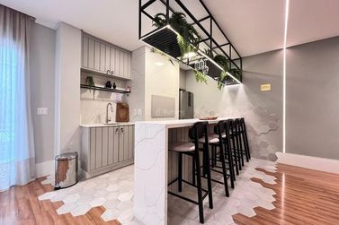 Apartamento &agrave; venda - 129m&sup2; - Meia Praia