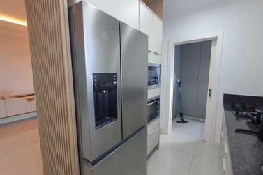 Apartamento &agrave; venda - 185m&sup2; - Meia Praia