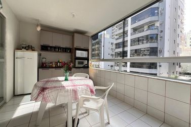 Apartamento &agrave; venda - 140m&sup2; - Meia Praia