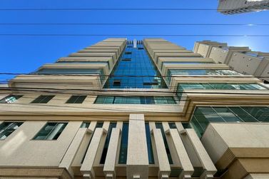 Apartamento &agrave; venda - 180m&sup2; - Meia Praia