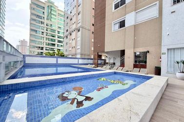 Apartamento &agrave; venda - 132m&sup2; - Meia Praia