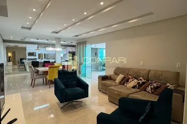 Casa &agrave; venda - 340m&sup2; - Meia Praia