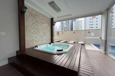 Apartamento &agrave; venda - 125m&sup2; - Meia Praia