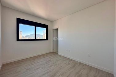 Apartamento &agrave; venda - 198m&sup2; - Meia Praia