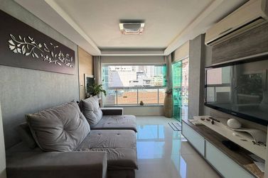 Apartamento &agrave; venda - 160m&sup2; - Meia Praia