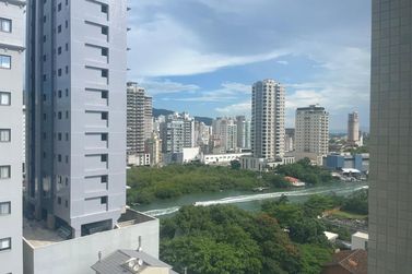 Apartamento &agrave; venda - 132m&sup2; - Meia Praia