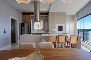 Apartamento &agrave; venda - 140m&sup2; - Meia Praia
