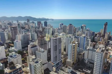 Apartamento &agrave; venda - 114m&sup2; - Meia Praia