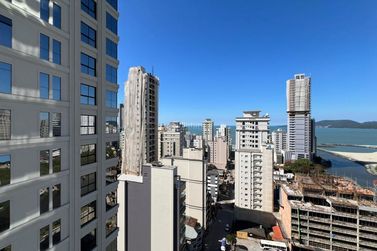 Apartamento &agrave; venda - 123m&sup2; - Meia Praia