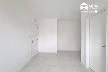 Apartamento para alugar - 135m&sup2; - Meia Praia