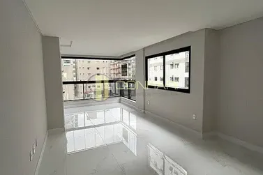 Apartamento &agrave; venda - 101m&sup2; - Meia Praia