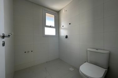 Apartamento &agrave; venda - 133m&sup2; - Meia Praia
