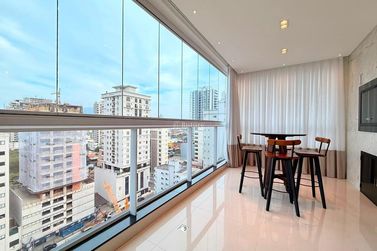 Apartamento &agrave; venda - 160m&sup2; - Meia Praia