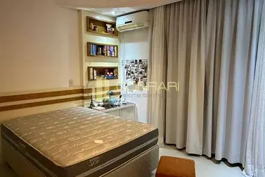 Casa para alugar - 300m&sup2; - Meia Praia