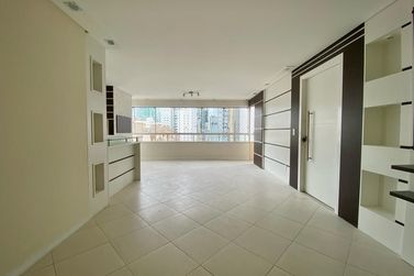 Apartamento para alugar - 120m&sup2; - Centro
