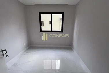 Apartamento &agrave; venda - 101m&sup2; - Meia Praia