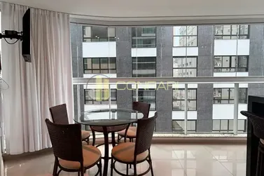 Apartamento &agrave; venda - 130m&sup2; - Meia Praia