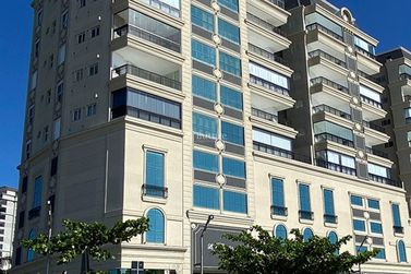 Apartamento &agrave; venda - 140m&sup2; - Meia Praia