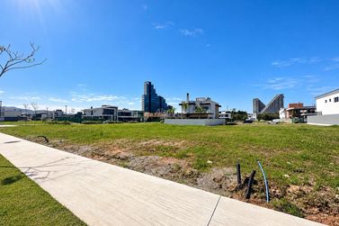 Terreno &agrave; venda - 360m&sup2; - Jardim Dourado