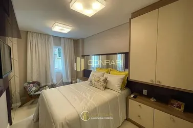 Apartamento &agrave; venda - 129m&sup2; - Meia Praia