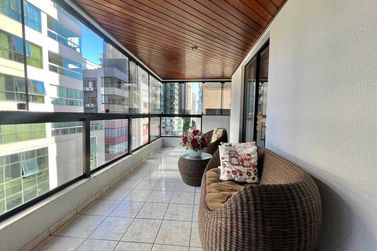 Apartamento &agrave; venda - 140m&sup2; - Meia Praia