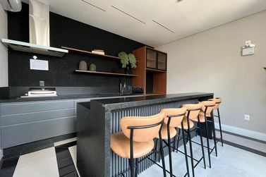 Apartamento &agrave; venda - 137m&sup2; - Meia Praia