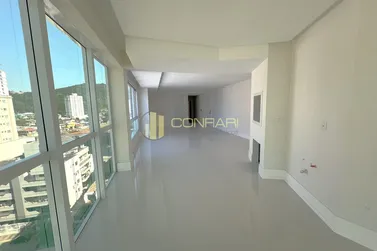 Apartamento &agrave; venda - 197m&sup2; - Centro