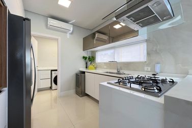 Apartamento &agrave; venda - 153m&sup2; - Meia Praia