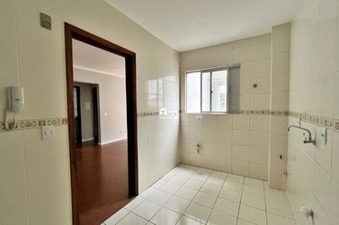 Apartamento para alugar - 75m&sup2; - Centro