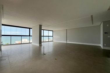 Apartamento &agrave; venda - 200m&sup2; - Meia Praia