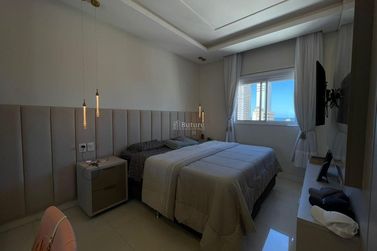 Apartamento &agrave; venda - 228m&sup2; - Meia Praia