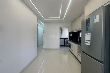 Apartamento &agrave; venda - 95m&sup2; - Meia Praia