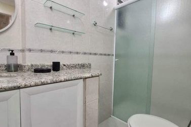 Apartamento para alugar - 64m&sup2; - Meia Praia
