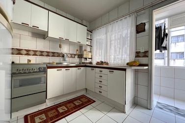 Apartamento &agrave; venda - 140m&sup2; - Meia Praia