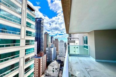 Apartamento &agrave; venda - Meia Praia